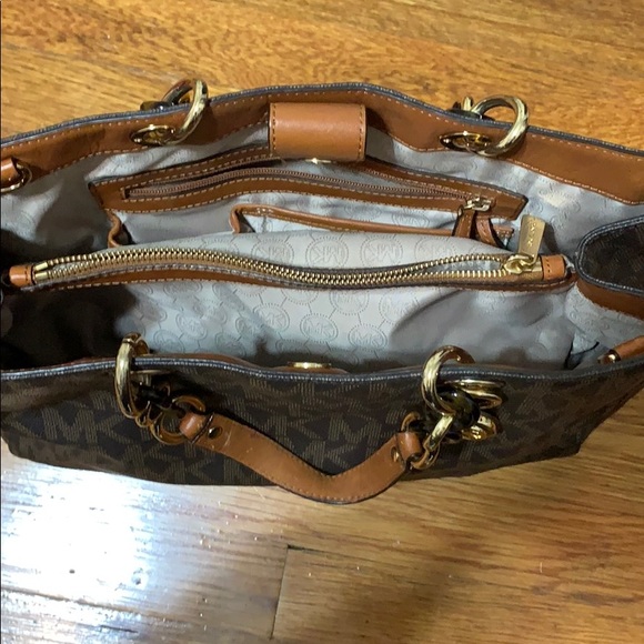 Michael Kors Bag💕 - Picture 4 of 7